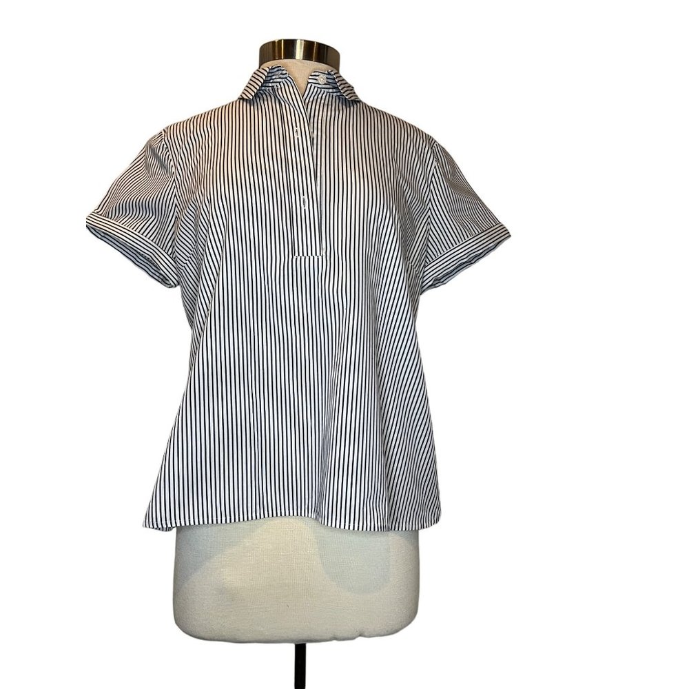 Van Heusen Women's Blouse Size Large Blue and White Striped Short Sleeve  1/2 Bu
